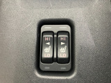 シートヒーター装備付き車!!座席に埋め込まれた電熱線によりシートを暖めることが出来る装備で、温めたられたシートは、寒い冬には最適です!!