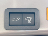 【パワーバックドア】スマートキーや運転席のボタンを押すだけでリアゲートが自動で開閉します!荷物を持っている時や、高い位置にあるバックドアを閉める際に便利な機能です♪
