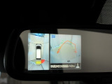 バックガイドモニターで、後方を確認しながら安心して駐車することができます。運転初心者も熟練者も必須の機能ですよ!