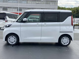 ハンズフリーオートスライドドア、両手が塞がった状態でもスライドドアの下で足先を抜き差しするだけで、スライドドアを自動で開閉することができます。開けるときにも閉めるときにも使える便利な機能です。