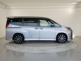 両側パワースライドドア付きだから、狭い駐車スペースなどでの 乗り降りラクラク!小さなお子さまのいるご家庭には嬉しい装備。