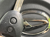 【キーレス】少し離れた場所からでもボタン一つでドアの開錠・施錠ができるのでとっても便利!ドアの鍵穴周りに傷をつけることもありません♪