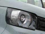 ■LEDヘッドライト■消費電力は少なく、しっかり明るいLEDヘッドライトです!電球タイプ、ハロゲンのライトよりも長く使えるのが特徴です。従来のオレンジ色に近い光ではなく白く明るく照らします
