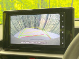 【バックカメラ】駐車時に後方がリアルタイム映像で確認できます。大型商業施設や立体駐車場での駐車時や、夜間のバック時に大活躍!運転スキルに関わらず、今や必須となった装備のひとつです!