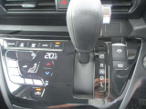 ★オートエアコン★温度設定だけで車がいつも快適に自動調整します♪風量や吹き出し口も自動で行われます。もちろんお好みの設定にも調整可能です♪