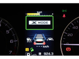 雨や雪で滑りやすいときや、砂利道でも安定して走れるX-MODE。
