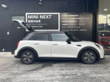 中古車ソムリエの弊社スタッフが、お客様にピッタリのMINIをご紹介します。