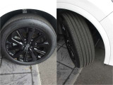車のデザインにマッチした大口径純正アルミホイール☆