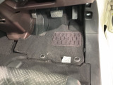 新品の純正フロアマット付きです。ドライブの際に気分良く乗って頂けます。