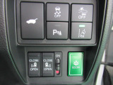 左右電動スライドドア仕様となります。パーキングセンサーを装備しています。全車、弊社専門スタッフによる内外装クリーニングを実施しております。綺麗な状態でご納車いたします。