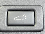 【パワーバックドア】スマートキーや運転席のボタンを押すだけでリアゲートが自動で開閉します!荷物を持っている時や、高い位置にあるバックドアを閉める際に便利な機能です♪