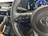 運転中、オーディオの操作をしてて、ハッとしたことはありませんか?ステアリングスイッチは、運転中でもハンドルでオーディオの操作が可能です。安全なドライブをサポートします。