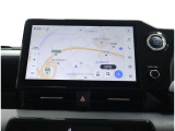 純正メーカー10.5インチディスプレイオーディオ&ナビキット装備!インパネ中央部のディスプレイに、オーディオ機能とスマホ連携機能を搭載!ナビキットを装着しており、車載ナビ もご利用いただけます。