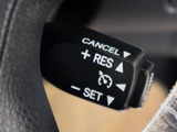 【オートクルーズコントロール】搭載。アクセル操作なしでも車が自動でスピードを保ってくれる機能です長距離の高速は楽々です。