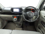 シンプルで使いやすいデザインの運転席です。