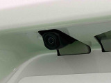 ナビゲーション等を装着した場合にバックするとき後方の安全確認ができるバックカメラが付いてます