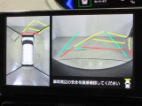 パノラミックビューモニター付きです。車両を上から見たような映像をディスプレイオーディオ画面に表示。運転席からの目視だけでは見にくい、車両周辺の状況をリアルタイムでしっかり確認できます。