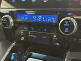 左右独立温度コントロールフルオートエアコンです。運転席、助手席それぞれで独立して温度設定ができます。冷え性の方が乗っても安心ですね♪