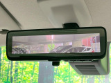 【デジタルルームミラー】後席の大きな荷物や同乗者で後方が確認しづらい時でも安心!カメラが撮影した車両後方の映像をルームミラー内に表示。クリアな視界で状況の確認が可能です!