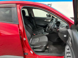 運転席のシートの高さを調節できるシートリフター機能が備わっています。身長の低い女性や広い視野を確保したい場合に役立ちます!