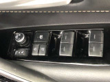 パワーウィンドは今や当たり前の機能ですが、無いと困る機能です。運転席からの操作で、全席の窓を振るオープンにしたり、フルクローズが可能です。
