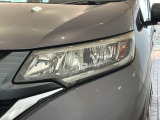 LEDヘッドライトは、点灯の瞬間から最大光量を発揮し、突然暗くなるトンネルなどでの安定感を高めます。