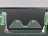 【スマートアシスト】走行中に前方の車両等を認識し、衝突しそうな時は警報とブレーキで衝突回避と被害軽減をアシスト。より安全にドライブをお楽しみいただけます。