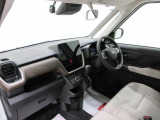 ダイハツのお店では、ダイハツ車を知り尽くしたプロフェッショナルが、専用の診断機器を使って各システムを点検しております。