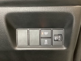 ハンドルの右側にはヘットライトリベライザーとVSA(ABS+TCS+横滑り抑制)の解除スイッチがついています。ヘッドライトリベライザーは道路状況や積荷の加重に応じてライトの高さを調節できます。