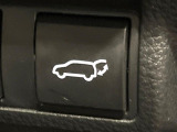 【パワーバックドア】スマートキーや運転席のボタンを押すだけでリアゲートが自動で開閉します!荷物を持っている時や、高い位置にあるバックドアを閉める際に便利な機能です♪