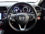ハンドル左側にはオーディオ操作が出来るオーディオリモートコントロールスイッチ、右側にはHonda SENSINGとオートクルーズコントロールのスイッチを装備!