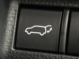 【パワーバックドア】スマートキーや運転席のボタンを押すだけでリアゲートが自動で開閉します!荷物を持っている時や、高い位置にあるバックドアを閉める際に便利な機能です♪