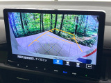 【バックカメラ】駐車時に後方がリアルタイム映像で確認できます。大型商業施設や立体駐車場での駐車時や、夜間のバック時に大活躍!運転スキルに関わらず、今や必須となった装備のひとつです!