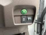 こちらのお車は1年の保証付きです。またわずかなご負担で延長保証をお付けすることも可能です。ぜひご検討くださいませ。詳しくはメーカーホームページをご覧になるか、店舗スタッフまでお問い合わせください。