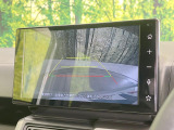 【バックカメラ】駐車時に後方がリアルタイム映像で確認できます。大型商業施設や立体駐車場での駐車時や、夜間のバック時に大活躍!運転スキルに関わらず、今や必須となった装備のひとつです!