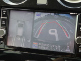 【アラウンドビューモニター&バックモニター】クルマを真上から見下ろしているかのような映像が表示され、周囲の状況がひと目で把握できるので、安心してスマートに駐車できます。駐車が苦手な方にオススメです!