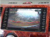 【バックカメラ】駐車が苦手な方でも安心してお乗りいただけます。リバース連動で画面が切り替わるのでとっても便利です。