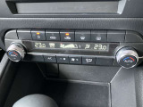 車内快適オートエアコン。ダイヤル式で操作性も良好です
