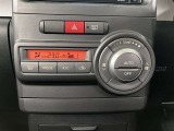 オートエアコンなので車内で快適に過ごせます。
