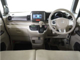 ◆視界広々で非常に運転しやすくロングドライブでも疲れを感じさせないすっきりとまとまったインパネ周りです。