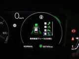 ホンダが推し進める総合先進安全装備のセンシング搭載! 衝突や斜線はみだしなどの危険が予測される時、センサーが警告。ヒューマンエラーを高度先進技術が補完してくれます。