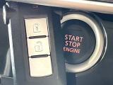【キーレス】少し離れた場所からでもボタン一つでドアの開錠・施錠ができるのでとっても便利!ドアの鍵穴周りに傷をつけることもありません♪