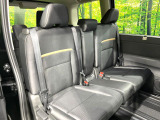 後部座席も気になるようなキズ・汚れやへたり等、大きなダメージはなく、良好な状態です。