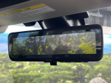 【スマートリヤビューミラー】後席の大きな荷物や同乗者で後方が確認しづらい時でも安心!カメラが撮影した車両後方の映像をルームミラー内に表示。クリアな視界で状況の確認が可能です!