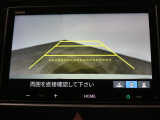 リアカメラ付きで後退時も安心です。