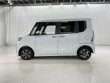 両側パワースライドドア付きだから、狭い駐車スペースなどでの 乗り降りラクラク!小さなお子さまのいるご家庭には嬉しい装備。