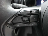 ステアリングスイッチ付き。手を離さずにさまざまな操作が可能です。