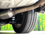 お車を安心してお乗りいただく為には、足回りの定期点検が欠かせません。サービスサポート(有償保証)では無料点検もご提供しており、安心のカーライフをお過ごしいただけるサポート体制が整っています。