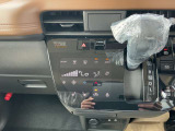 操作のし易いオートエアコンです。気温に合わせて車内を快適に保てます。