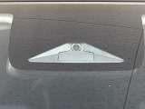 【ホンダセンシング】走行中に前方の車両等を認識し、衝突しそうな時は警報とブレーキで衝突回避と被害軽減をアシスト。より安全にドライブをお楽しみいただけます。